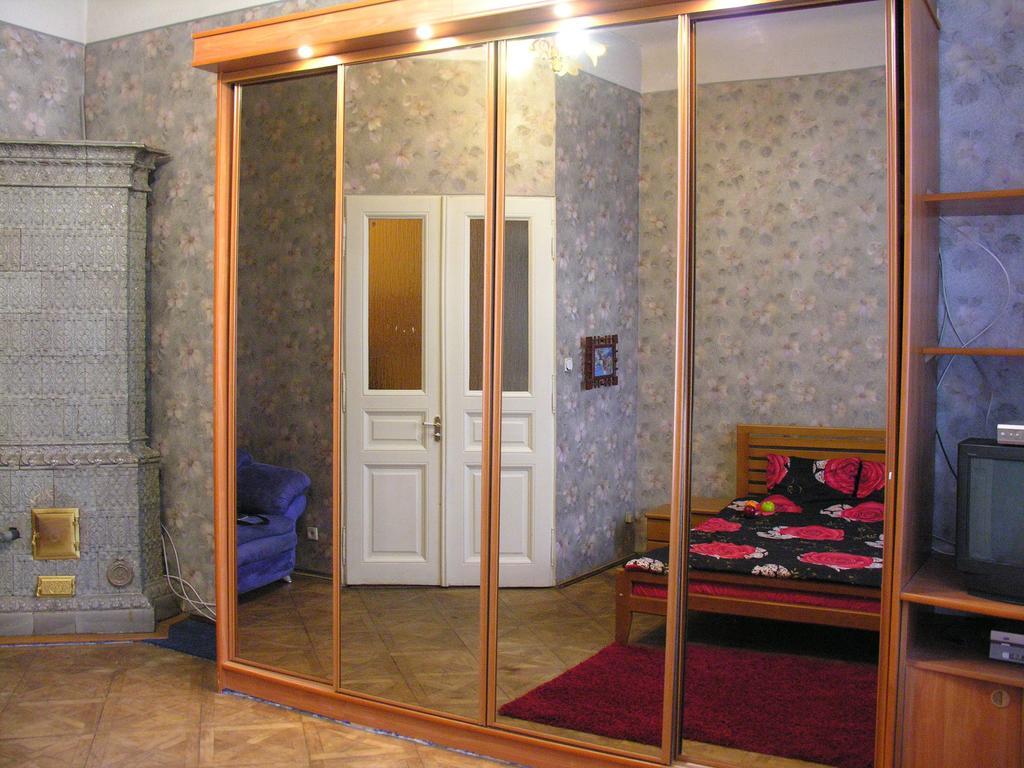 Lviv Of Open Hearts Apartamento Habitación foto